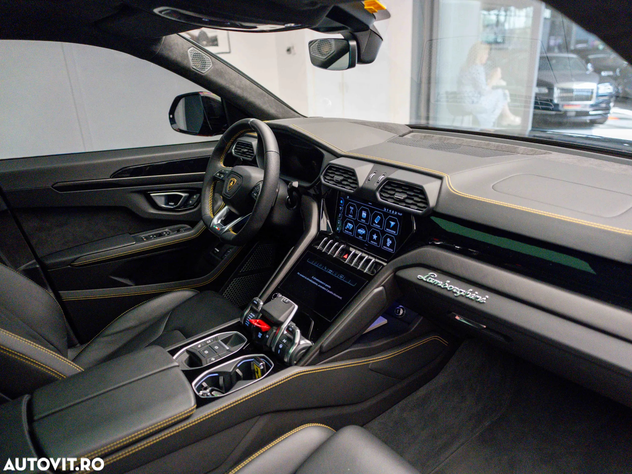Lamborghini URUS Standard - 19