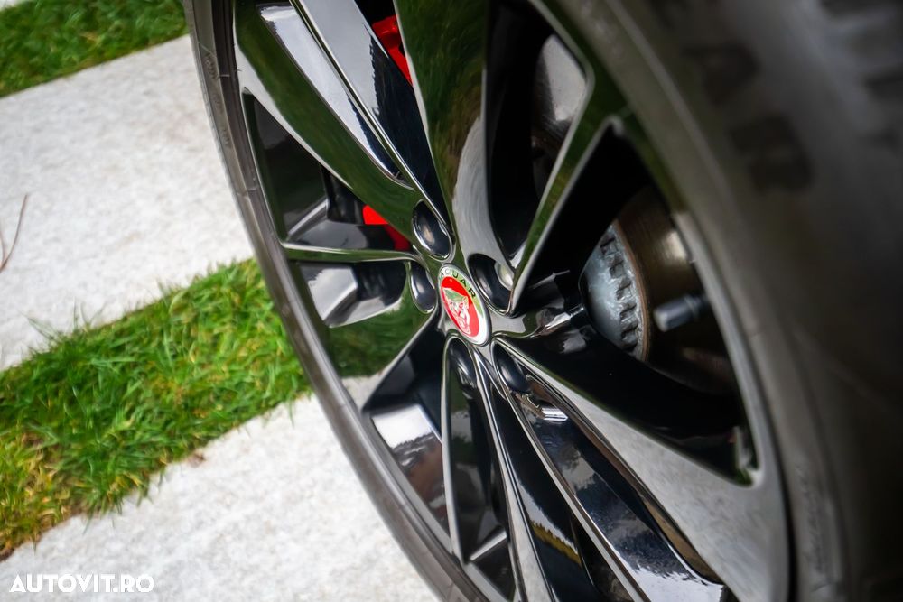 Jaguar F-Pace P250 AWD R-Dynamic Black - 12