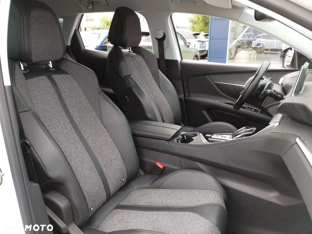 Peugeot 3008 1.2 PureTech Allure S&S EAT8 - 29