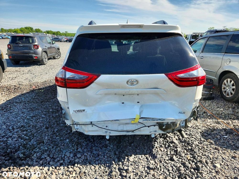 Toyota Sienna 3.5 V6 - 7