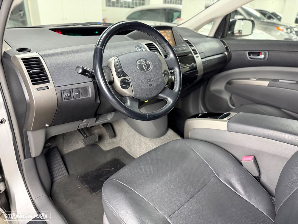 Toyota Prius 1.5 VVT-i HSD Sol - 15