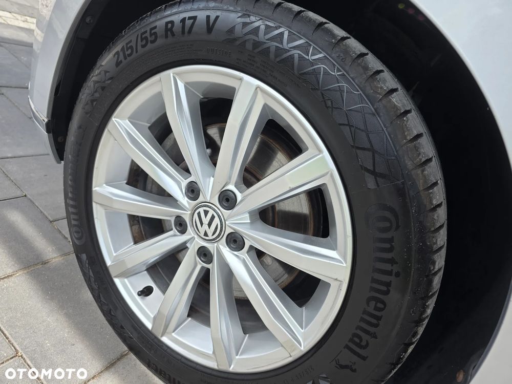 Volkswagen Passat - 12