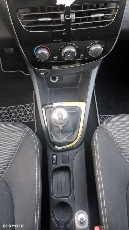Renault Clio 1.2 16V 75 Expression - 22