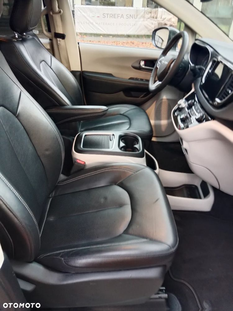 Chrysler Pacifica - 3