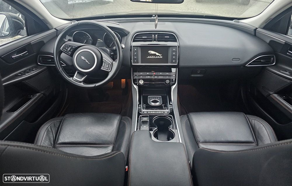 Jaguar XE 2.0 D Prestige AWD Aut. - 12