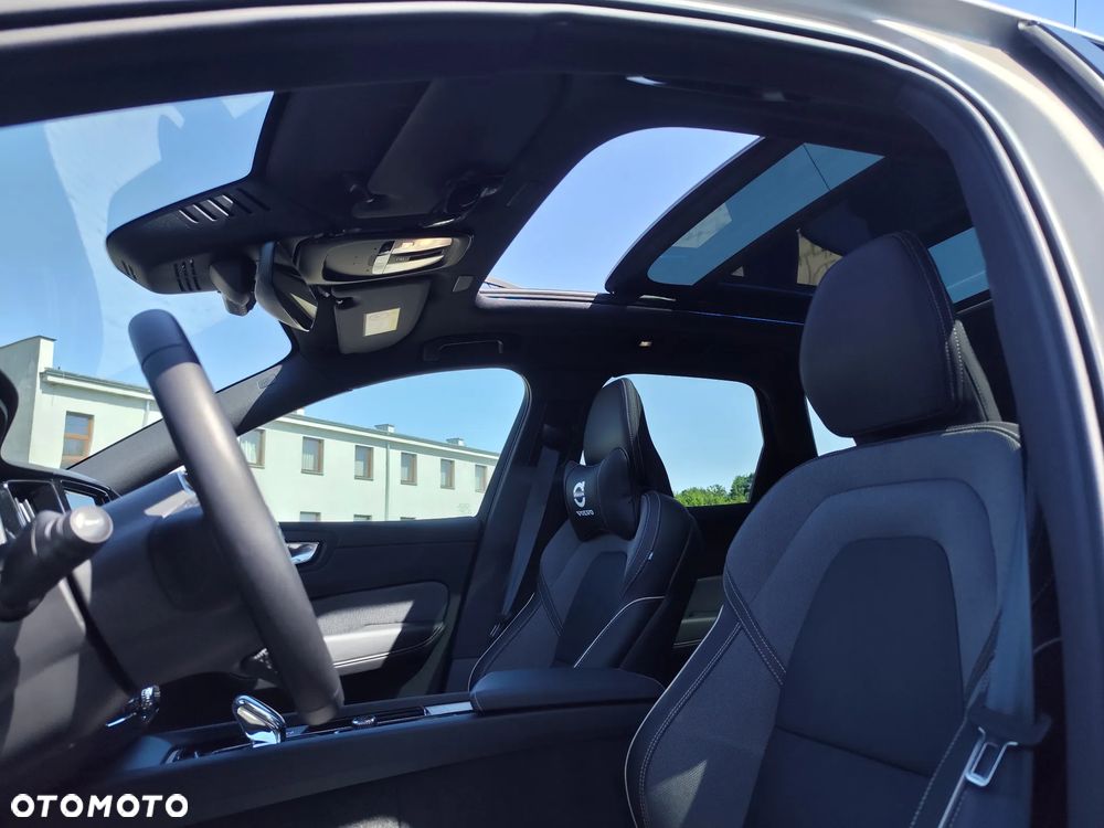 Volvo XC 60 T6 Plug-In Hybrid AWD Plus Black Edition - 12