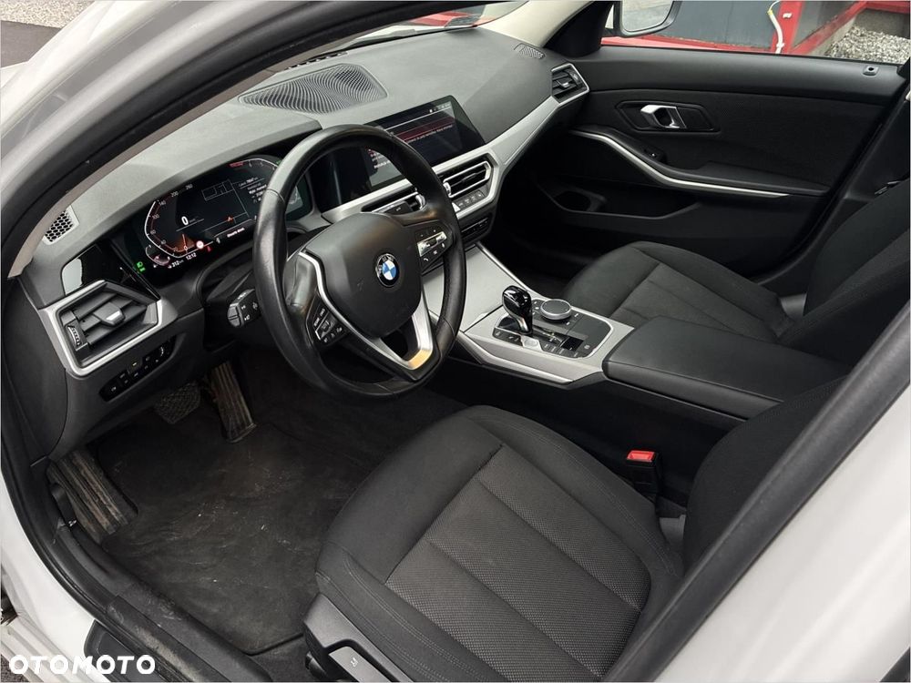 BMW Seria 3 318i Advantage - 16
