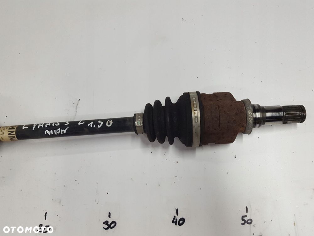 TOYOTA YARIS III 3 11-17r 1.3 B PÓŁOŚ LEWA PRZÓD MANUAL - 3