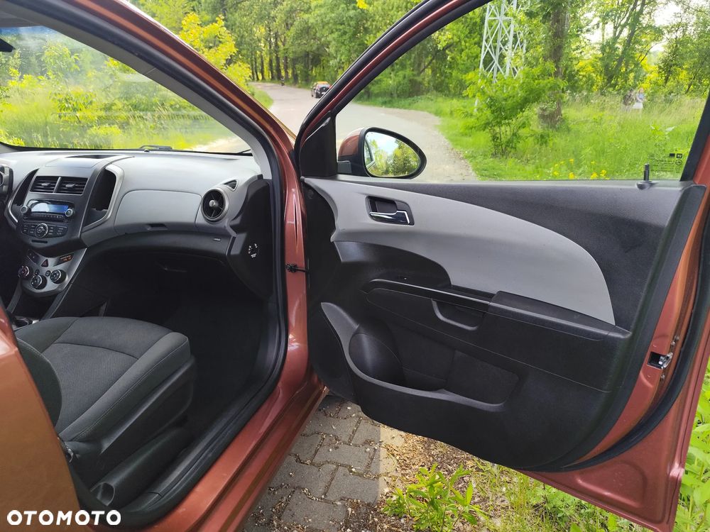Chevrolet Aveo 1.6 LTZ - 25