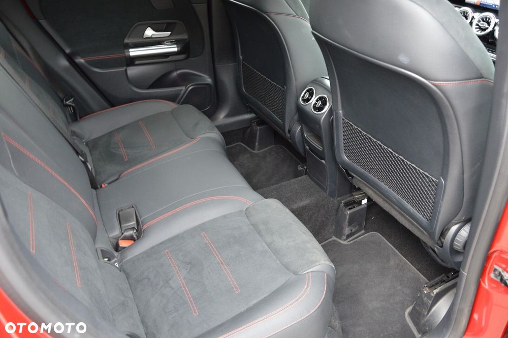 Mercedes-Benz GLA - 24