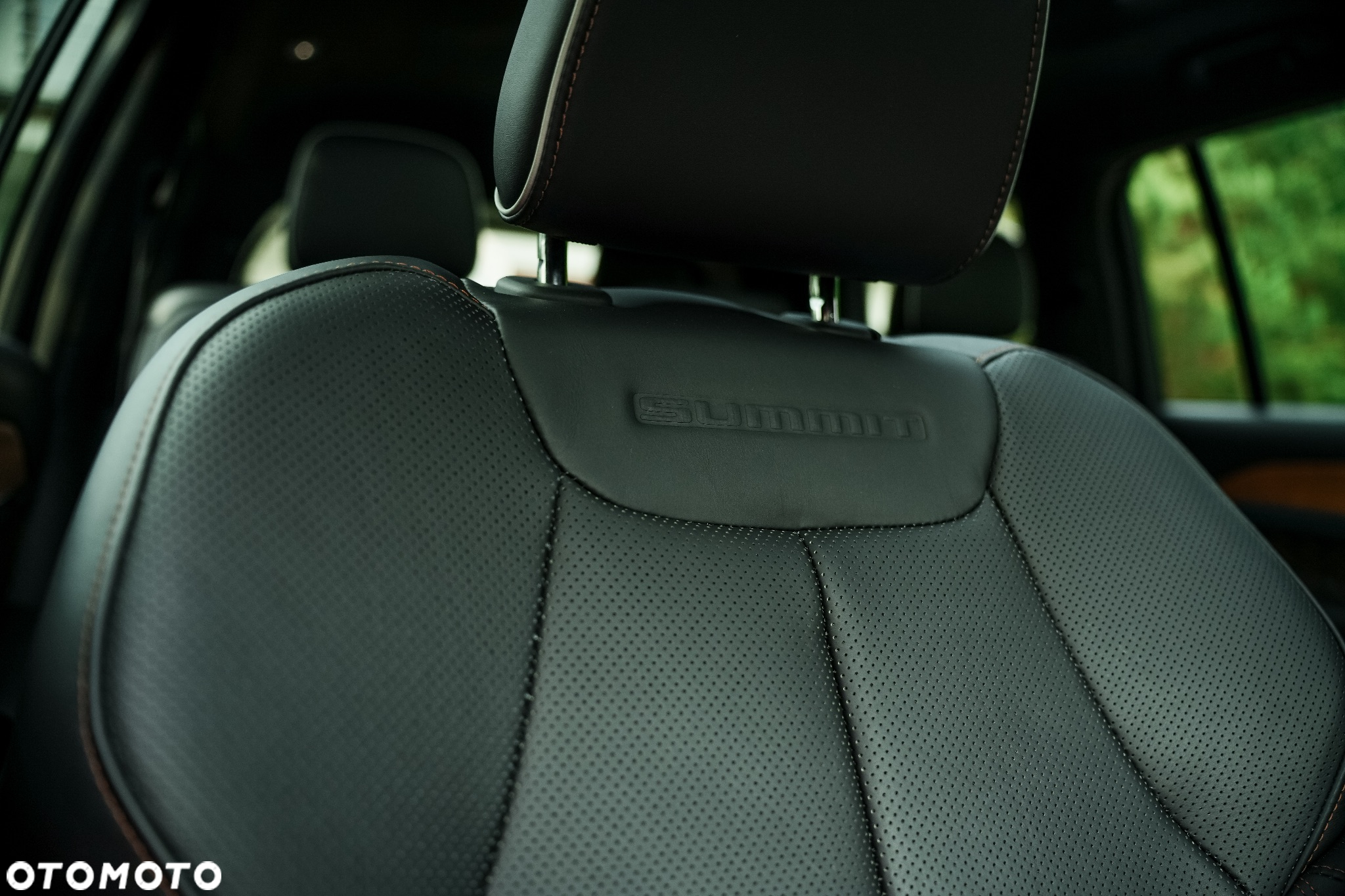 Jeep Grand Cherokee - 35