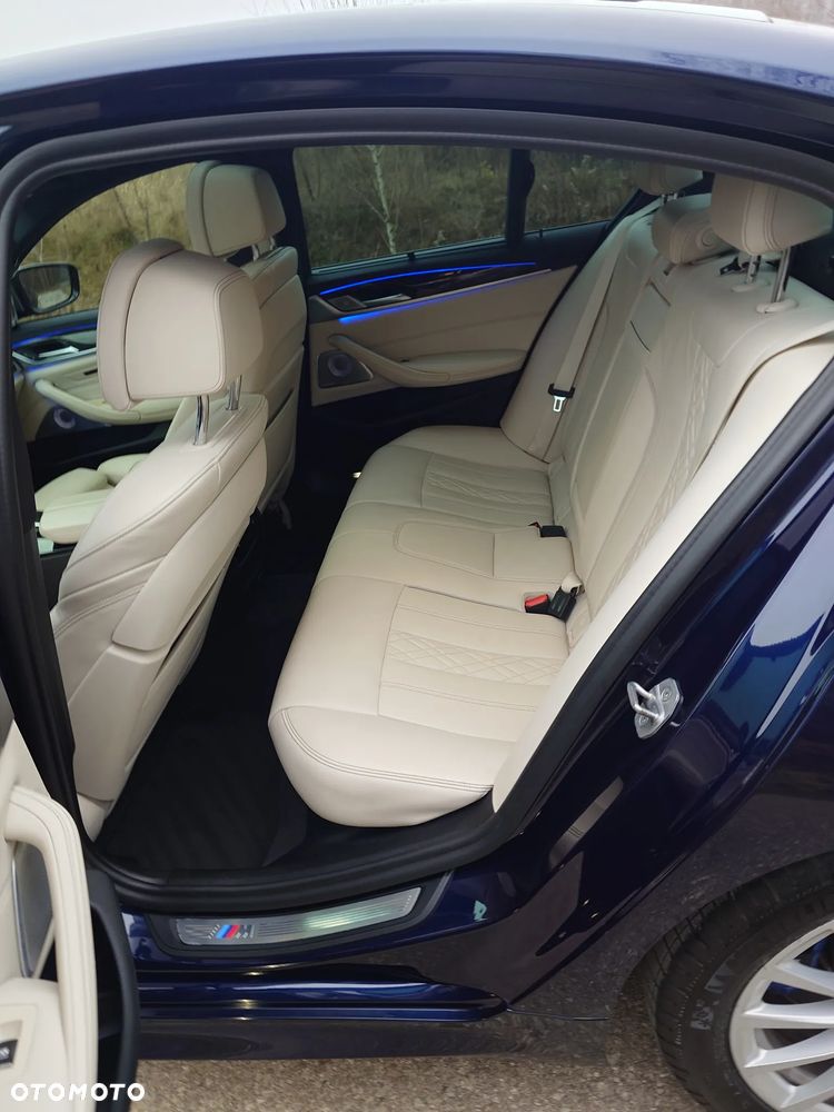 BMW Seria 5 M550i xDrive - 6