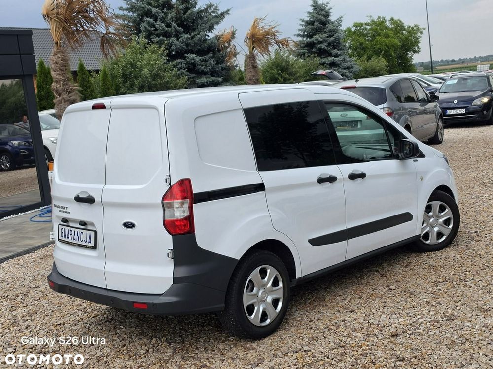 Ford Transit Courier - 15