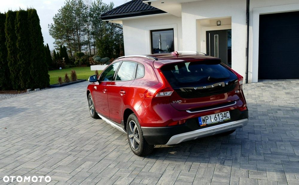 Volvo V40 Cross Country - 11