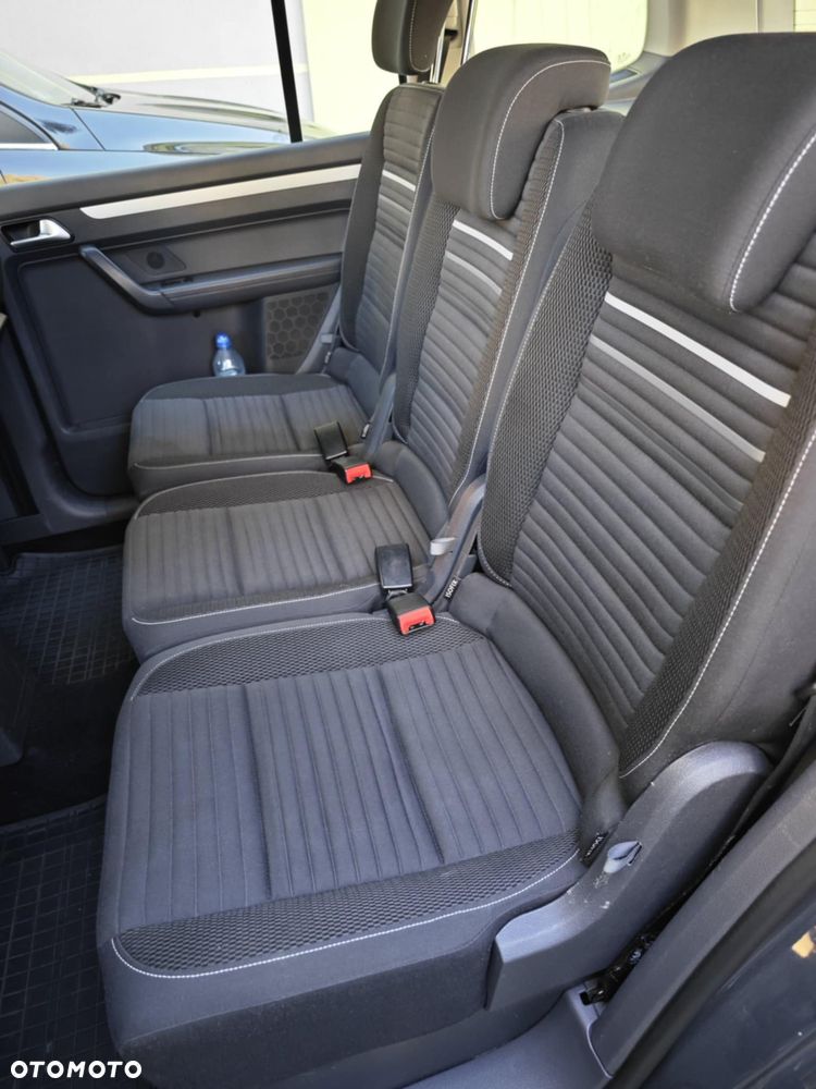 Volkswagen Touran - 12