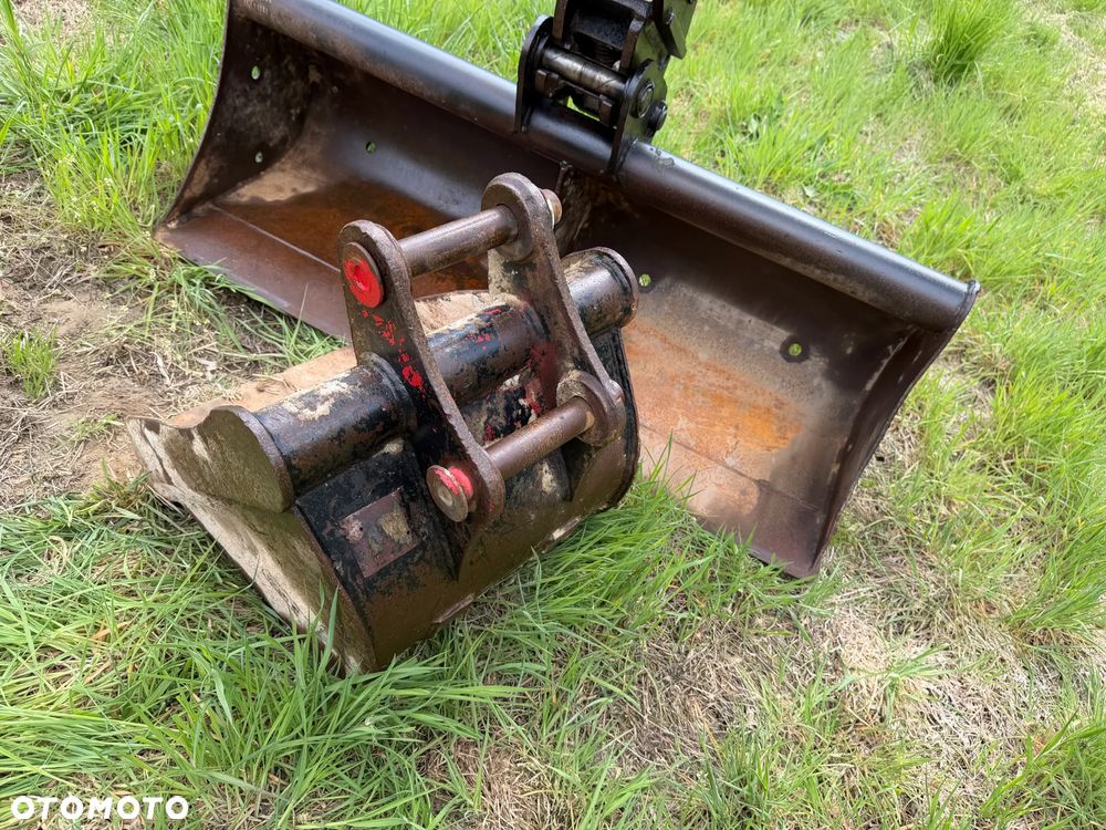 Wacker Neuson ET24 Koparka Gąsienicowa 2,6 tony. z VDS. 2021rok- 2300 Mtg Poziomowanie VDS silnik Yanmar. Maszyna Pochodzi z Norweskiej szkółki roślinnej. 2x drzwi ORYGINAŁ. Jak Nowa z salonu zero luzów i wycieków. Aktualna DEKRA. 2x oryginalna Łyżka. Szybka wolna jazda. Dodatkowe Linie Hydrauliczne na młot i wiertnice. Zaczep kulka na lemieszu. OKAZJA - 40