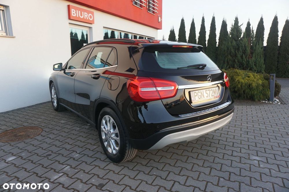 Mercedes-Benz GLA 200 7G-DCT Urban - 3