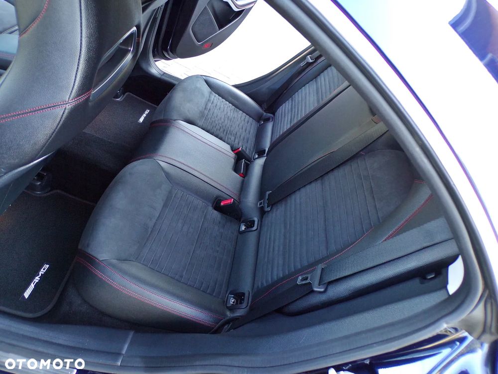 Mercedes-Benz CLA 250 4-Matic AMG Line - 19