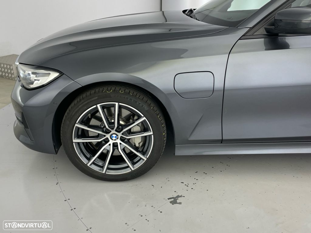 BMW 330 e Auto - 20