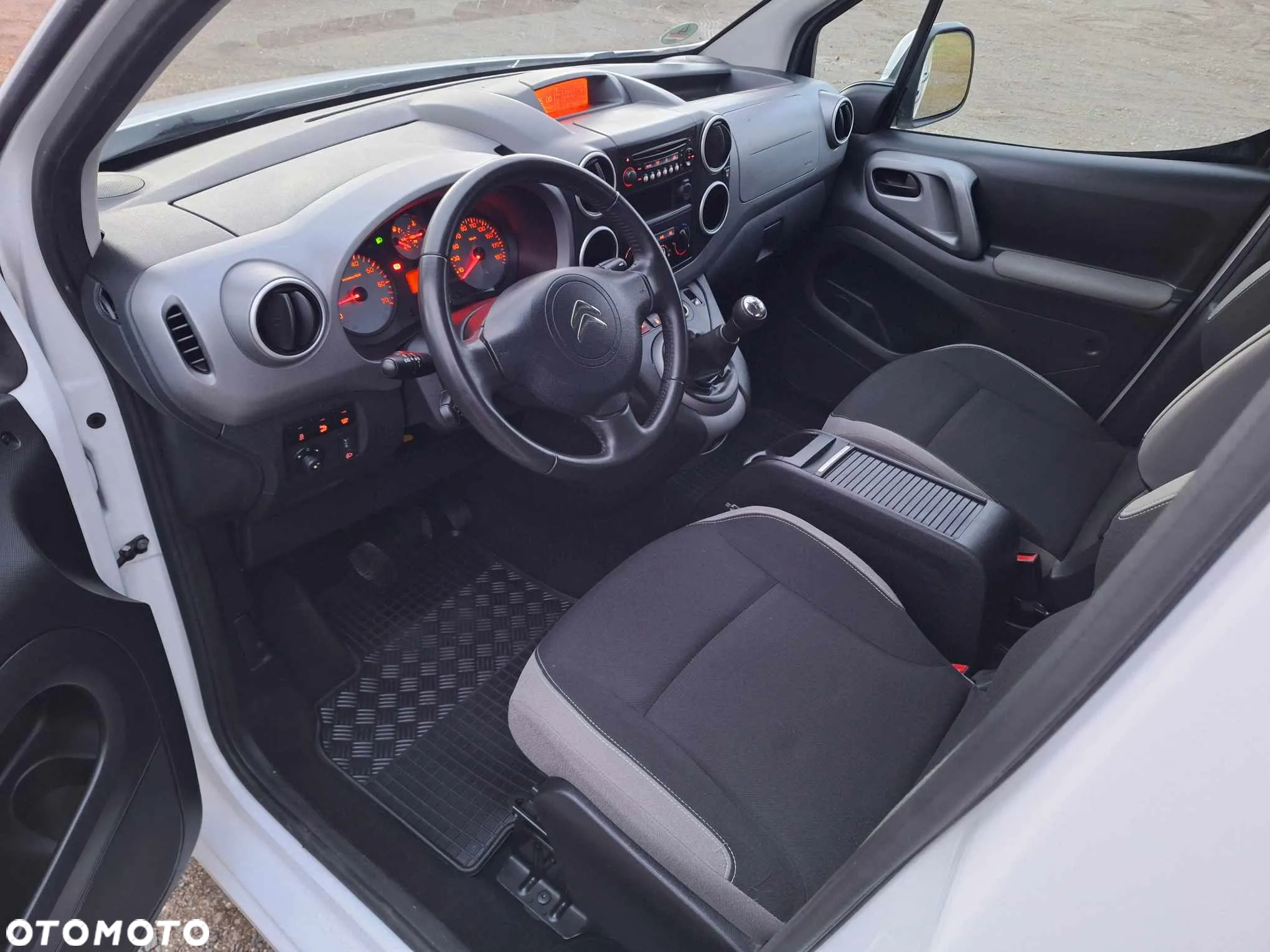 Citroën Berlingo Multispace PureTech 110 SELECTION - 18