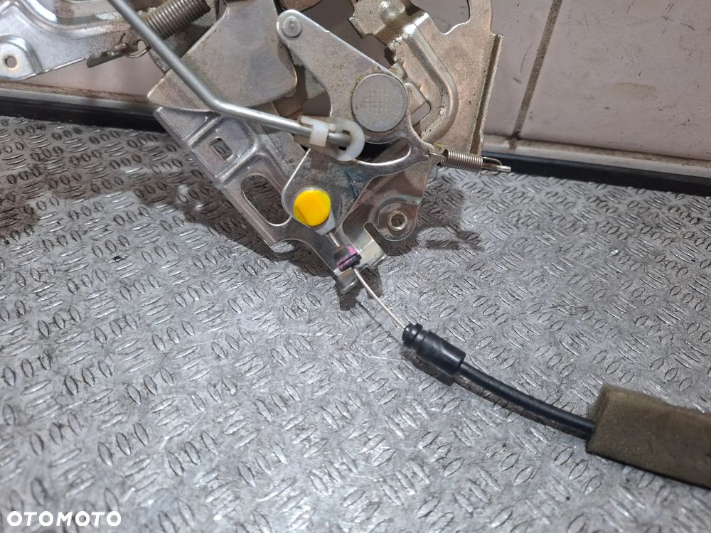 Zamek drzwi prawych przesuwnych uszkodzony jak na zdjęciu Renault Master III - 3