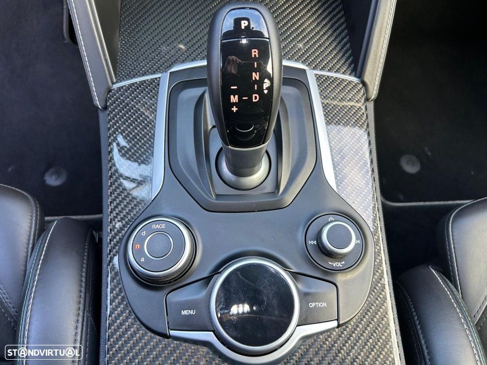 Alfa Romeo Stelvio V6 2.9 Bi-Turbo AT8-Q4 Quadrifoglio - 22