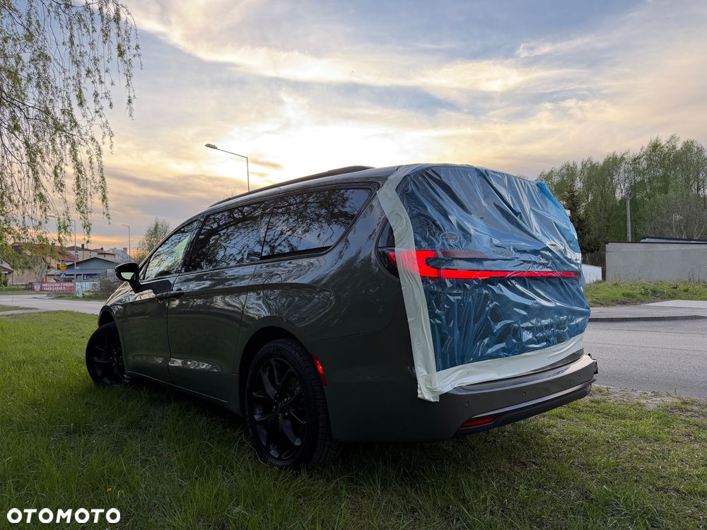 Chrysler Pacifica - 9
