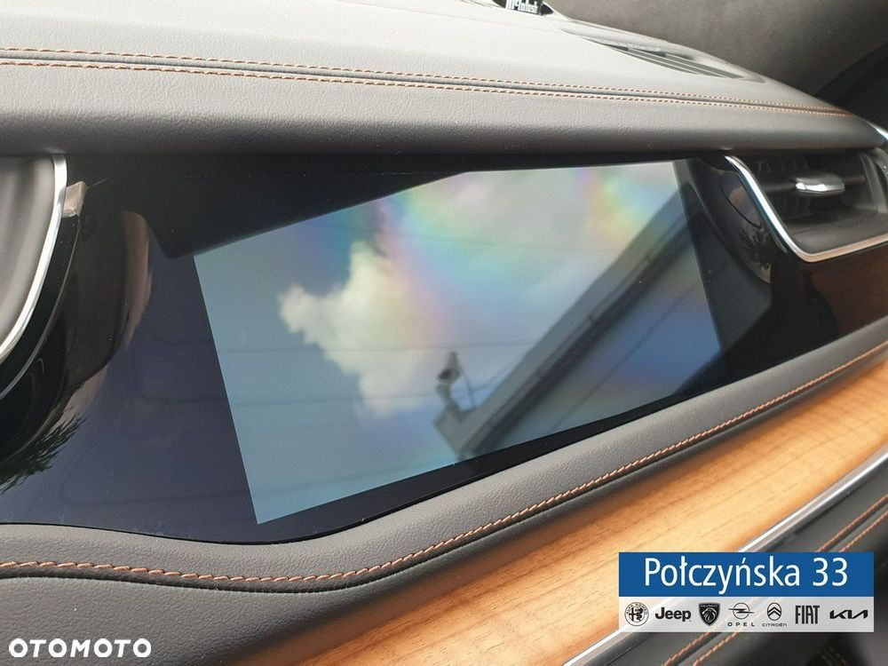 Jeep Grand Cherokee - 24