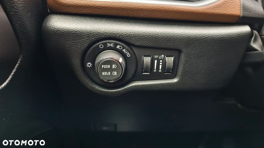Chrysler Pacifica - 10