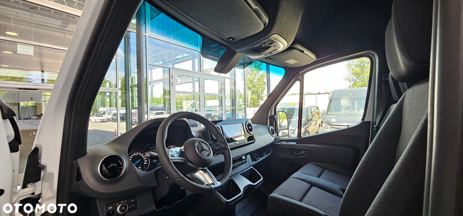 Mercedes-Benz Sprinter eSprinter 320 furgon długi PRO - 3