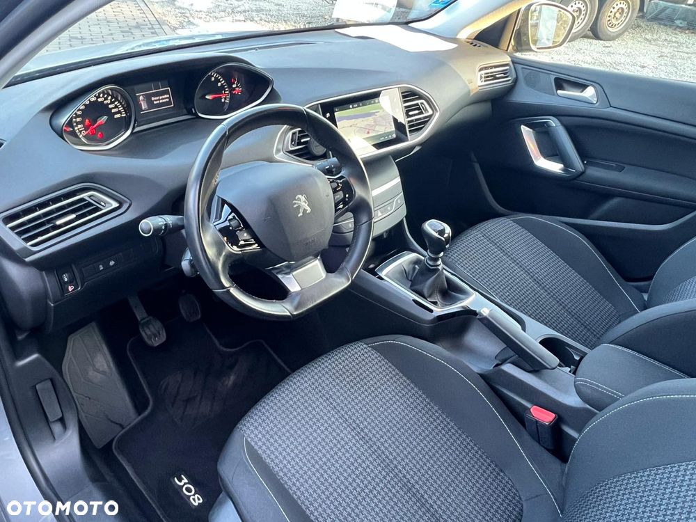 Peugeot 308 - 8