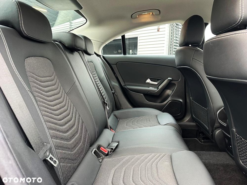 Mercedes-Benz CLA 200 Progressive 7G-DCT - 14