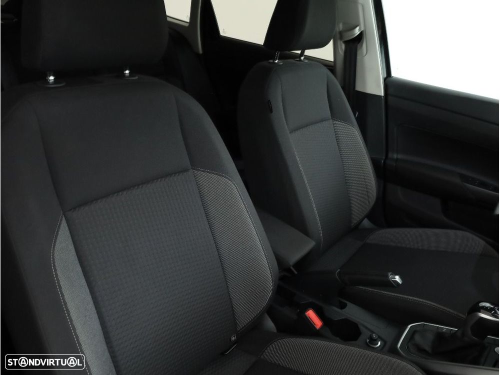 VW Taigo 1.0 TSI Urban DSG - 16