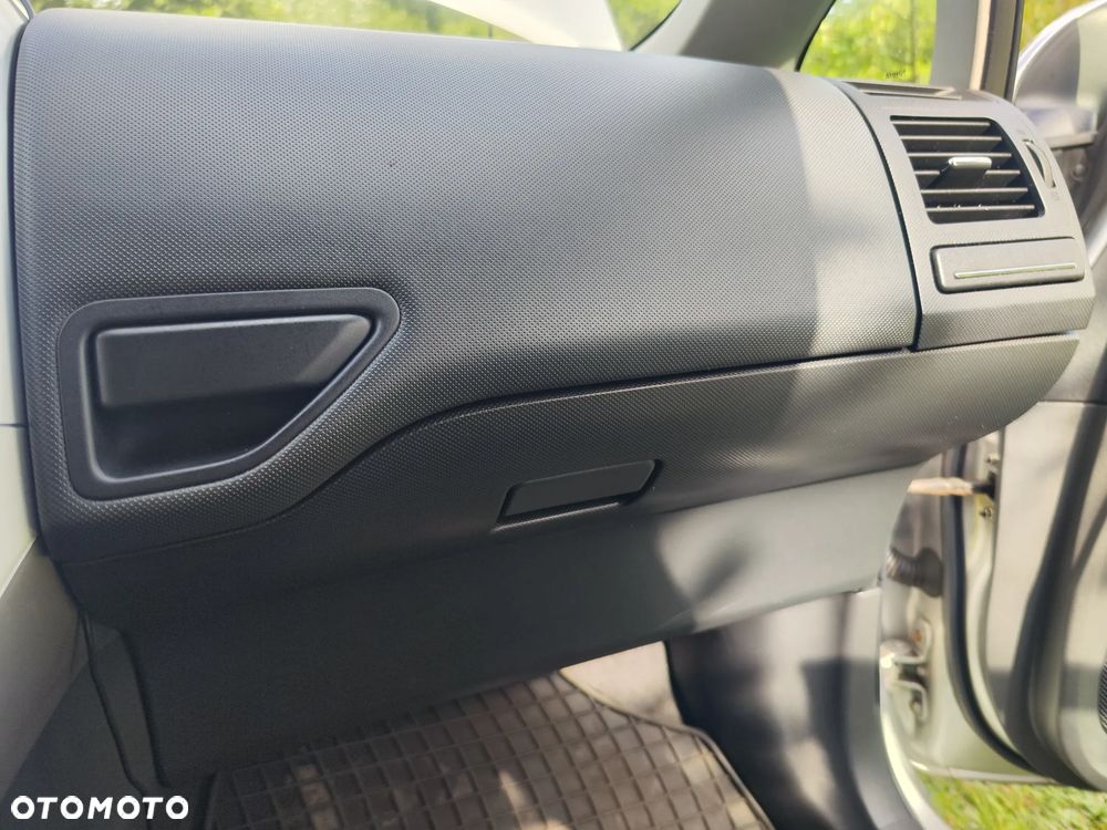 Toyota Auris - 13