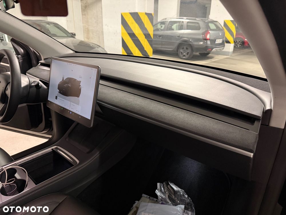 Tesla Model Y Performance AWD - 26