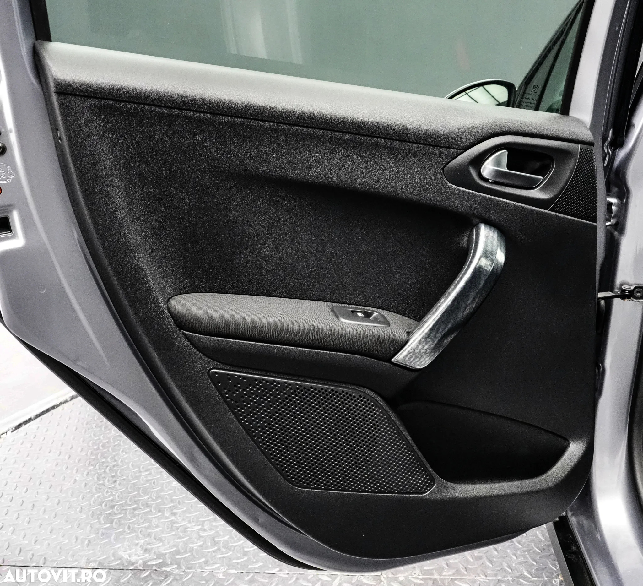 Peugeot 2008 1.2 L PureTech Active - 26