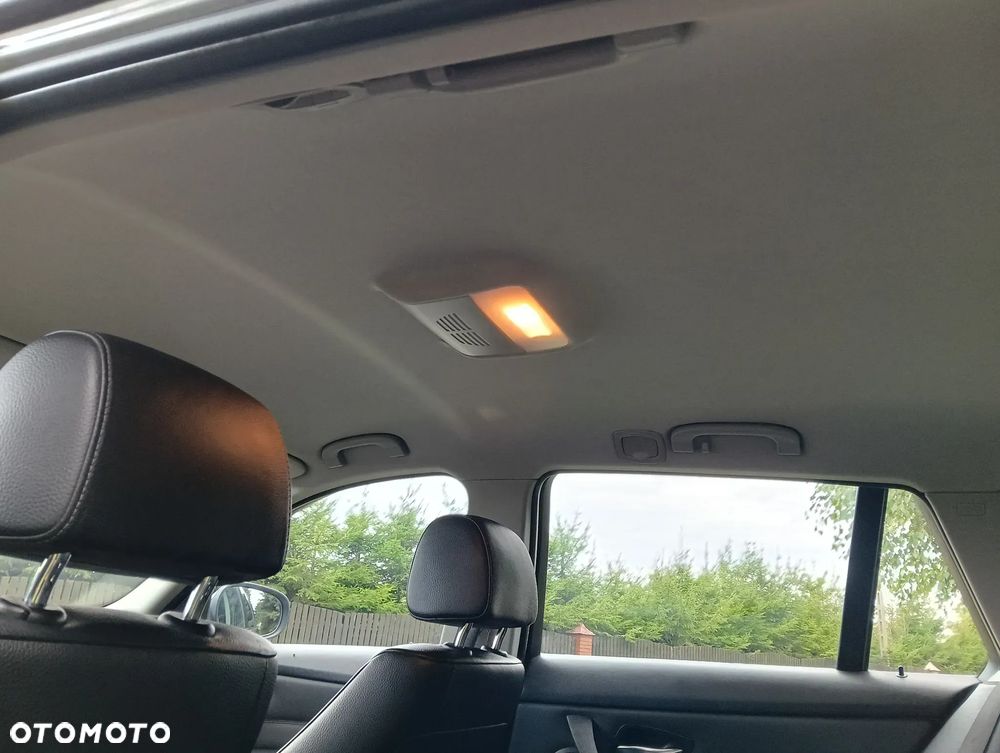 BMW Seria 3 318d DPF Touring - 28