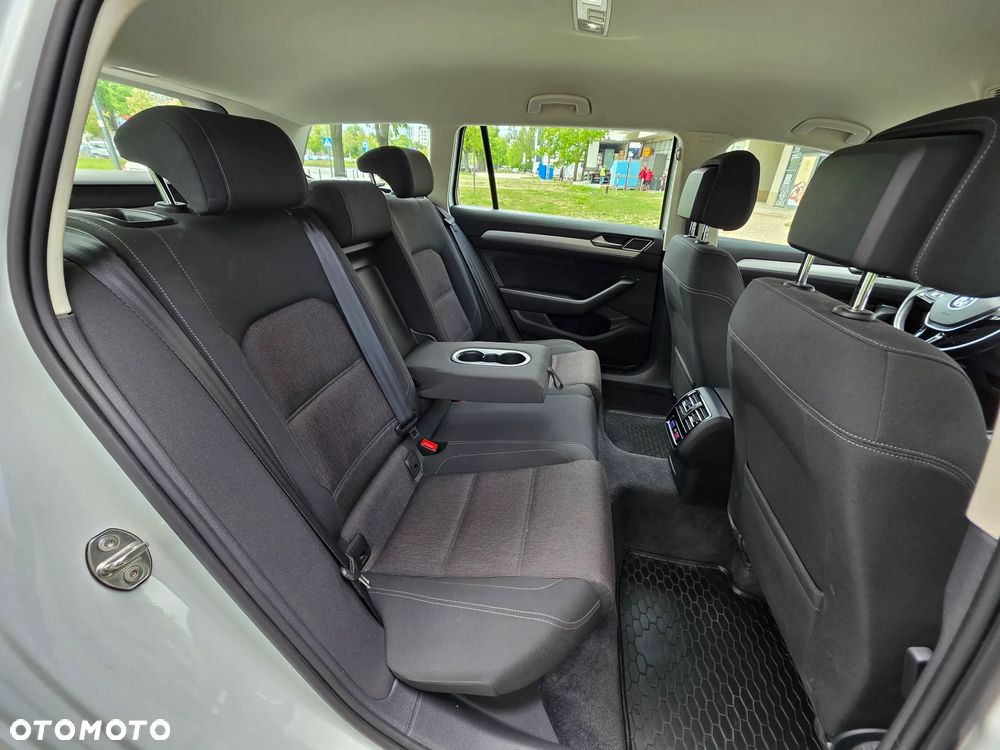 Volkswagen Passat 2.0 TDI SCR Comfortline - 35