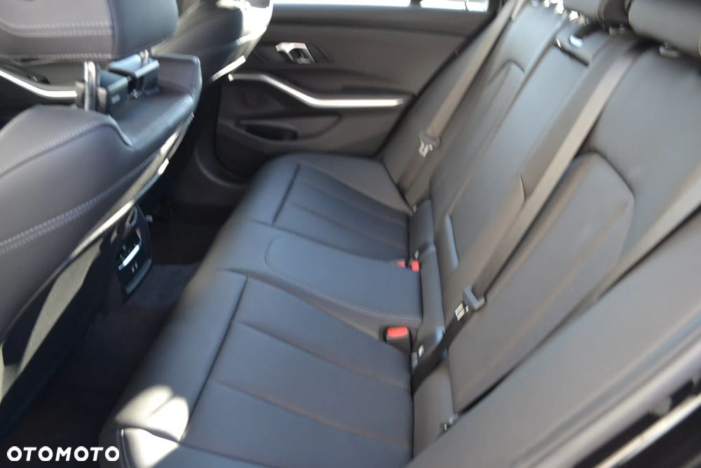 BMW Seria 3 318d Edition M Sport Shadow - 9