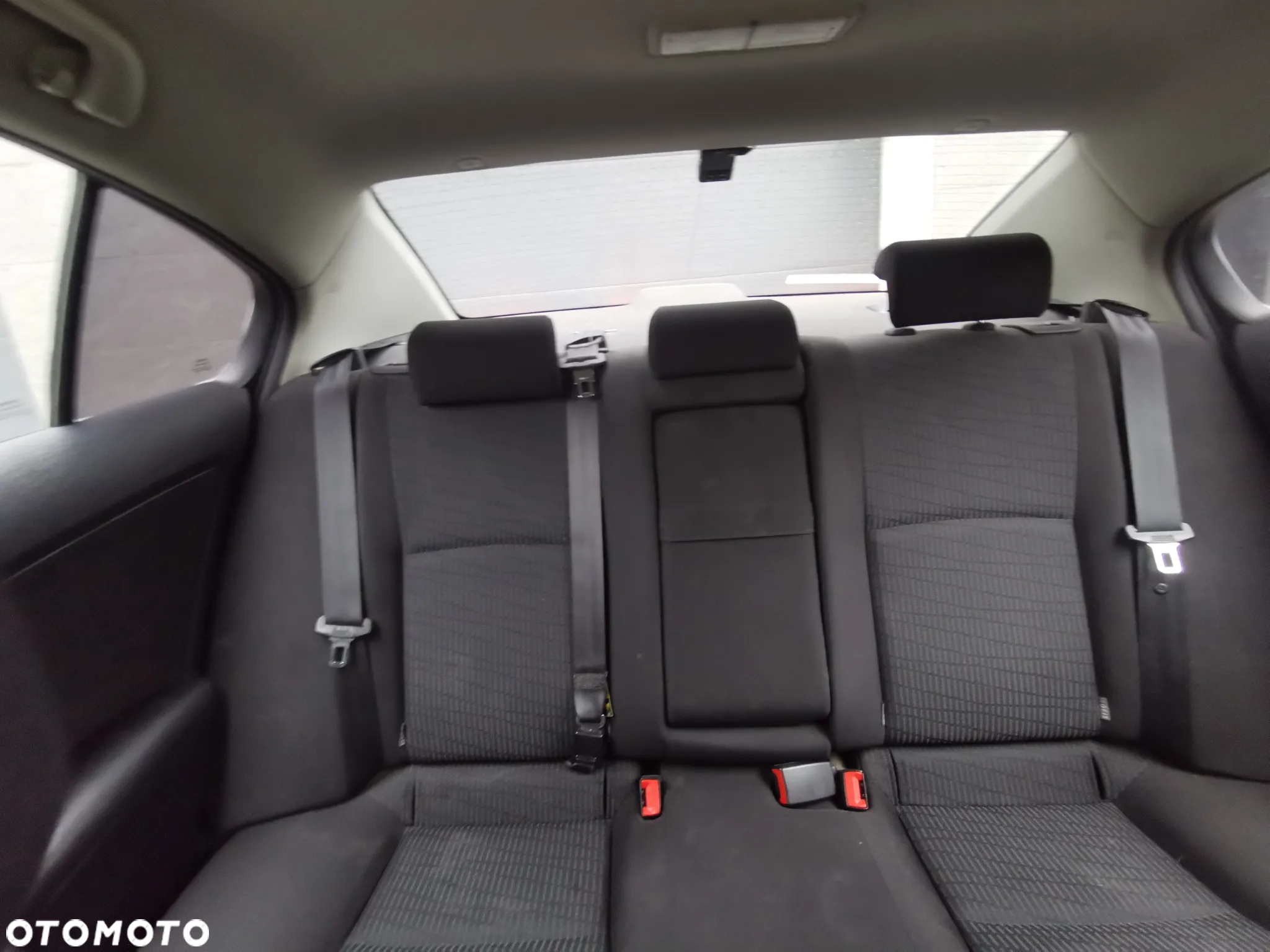 Toyota Avensis 1.8 Luna - 8
