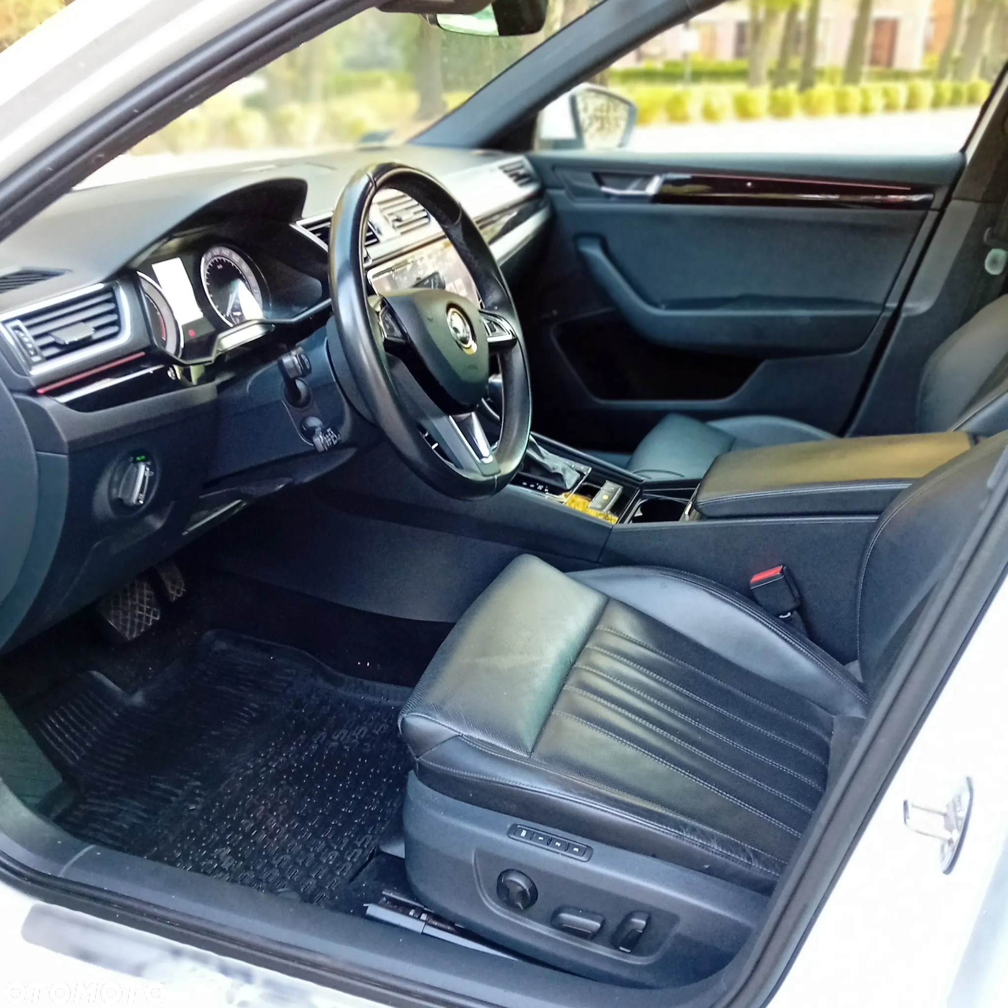 Skoda Superb 2.0 TDI 4x4 L&K DSG - 18