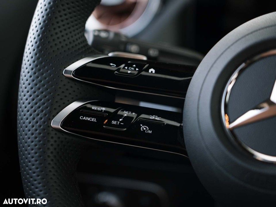 Mercedes-Benz EQA 300 4MATIC - 14