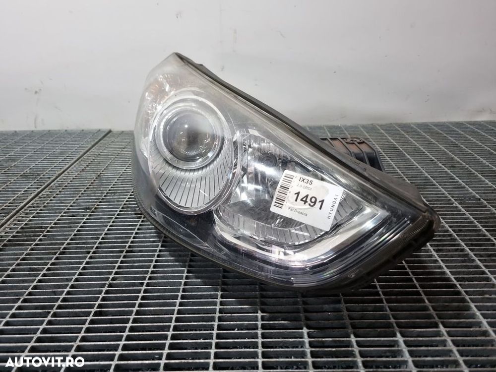Far Dreapta Hyundai IX35 2010 - 2019 SUV 4 Usi (1491) Cu lupă - 1