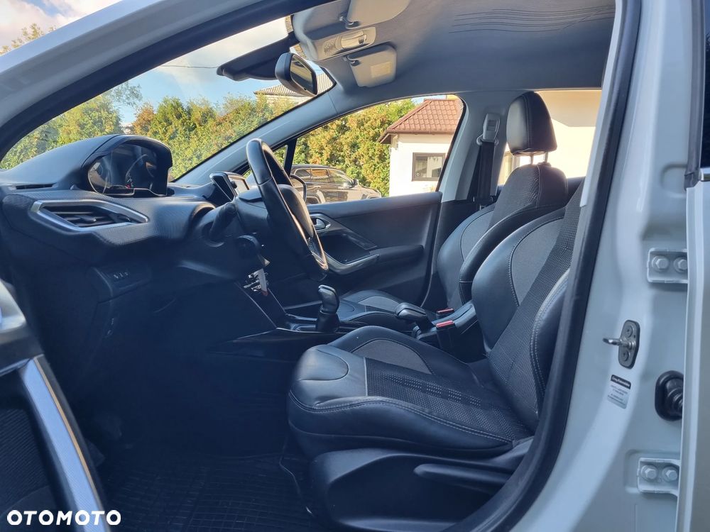 Peugeot 2008 1.2 Pure Tech Allure S&S - 5