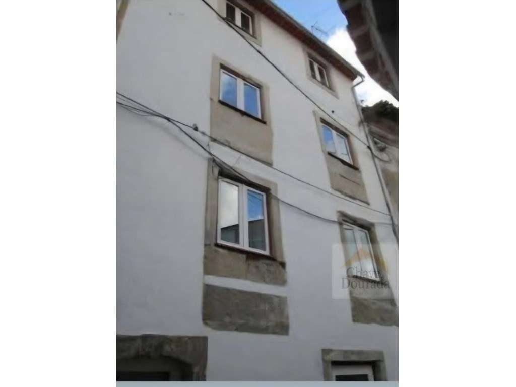 Prédio na Baixa de Coimbra com 3 T1´s - Grande imagem: 3/24