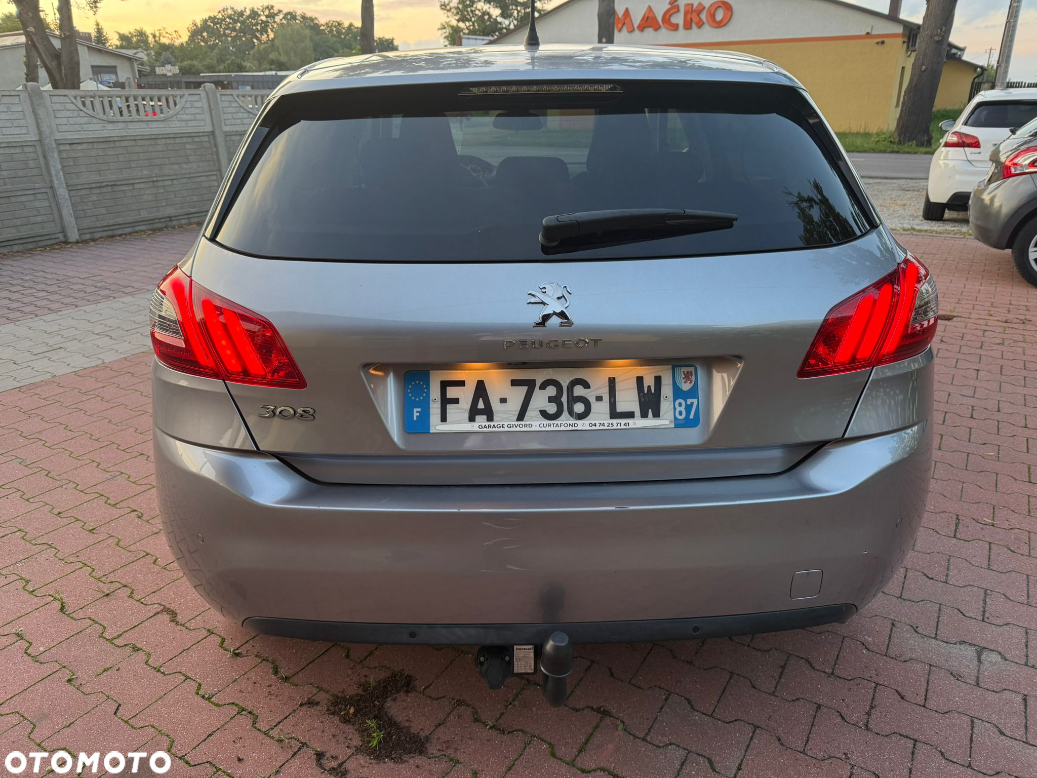 Peugeot 308 - 8