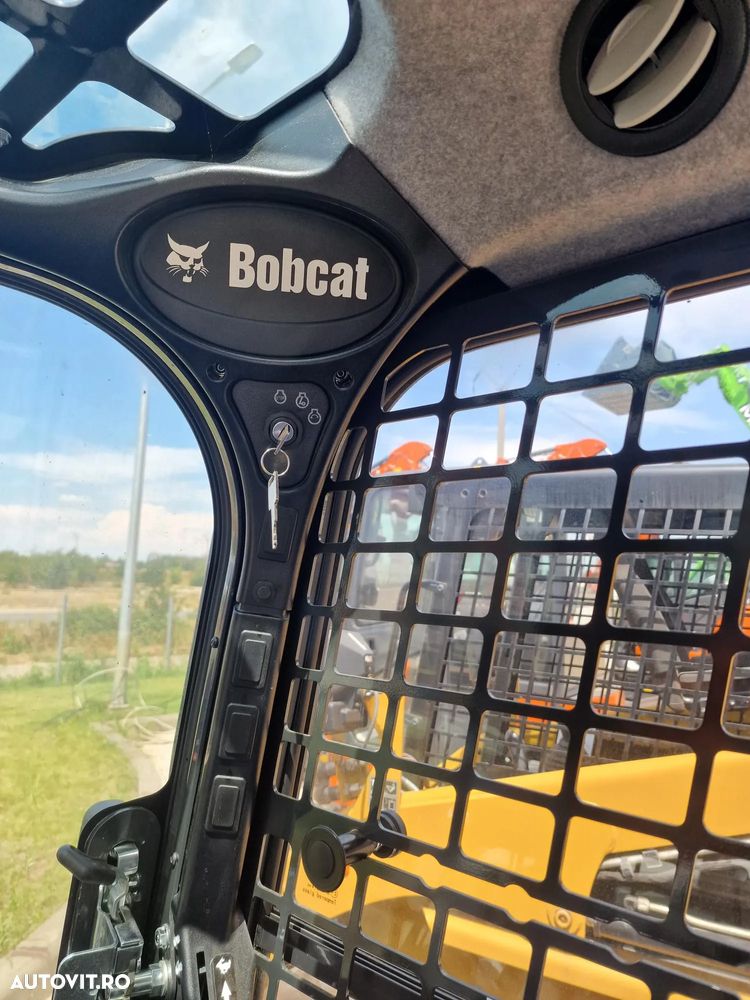 Bobcat S510, ANVELOPE PLINE, USA CABINA, AER CONDITIONAT, ridica 810kg, motor 55CP Kubota, Masa operatinalal 2,8t, L 3,4m x latime 1,75m x inaltime 1,95m, cupa 1mc, posibilitate leasing 41.900 EUR+Tva - 21
