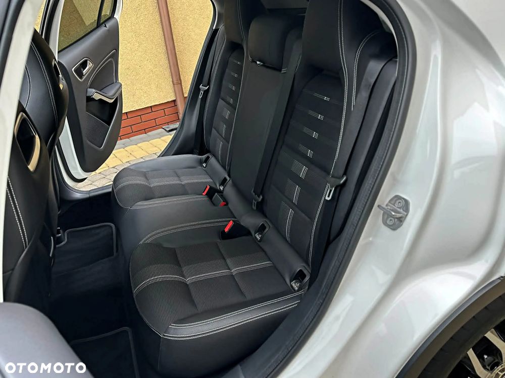 Mercedes-Benz GLA 200 7G-DCT Urban - 31