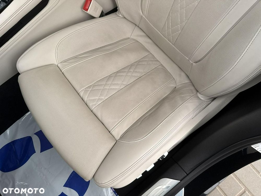 BMW Seria 7 - 18