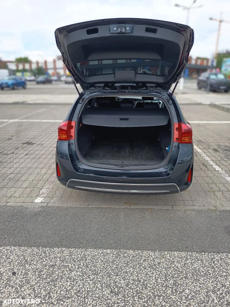 Toyota Auris 1.8 L VVT-i Luna - 1